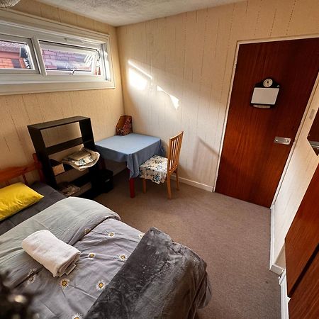 Double Room Best Location Near Shopping Center & Free Parking كوفنتري المظهر الخارجي الصورة